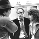 Bertolucci, Brando y Schneider discuten durante el rodaje de El Ultimo Tango en París. Foto: AP